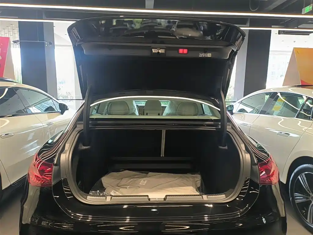 Mercedes-Benz EQE 2025 500 4MATIC Pioneer фото 19