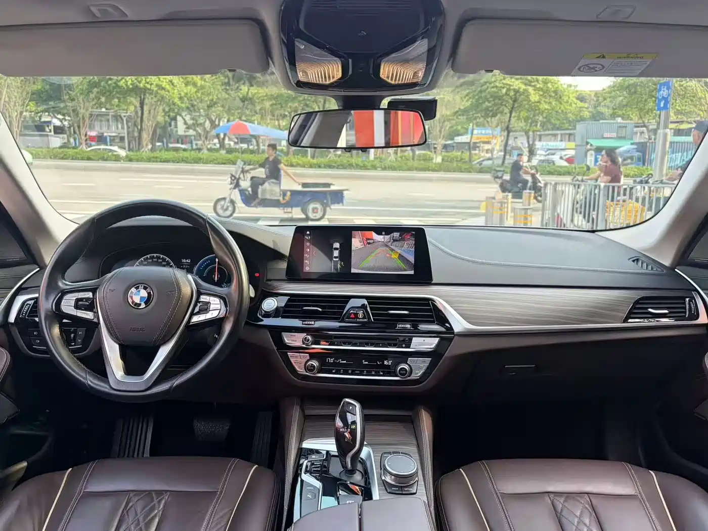 BMW 5 Series New Energy 2019 530Le Luxury Package фото 9
