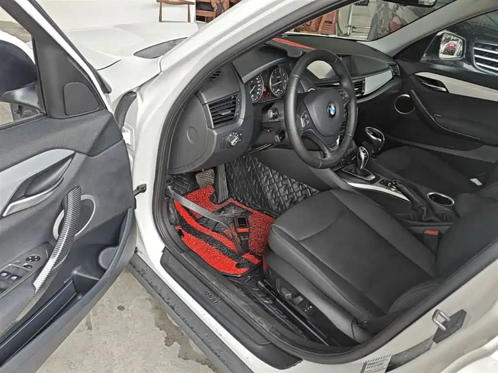 BMW X1 2014 sDrive18i Leading Edition фото 16