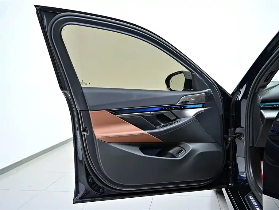 BMW 5 Series 2024 530Li Leading M Sport Package фото 20