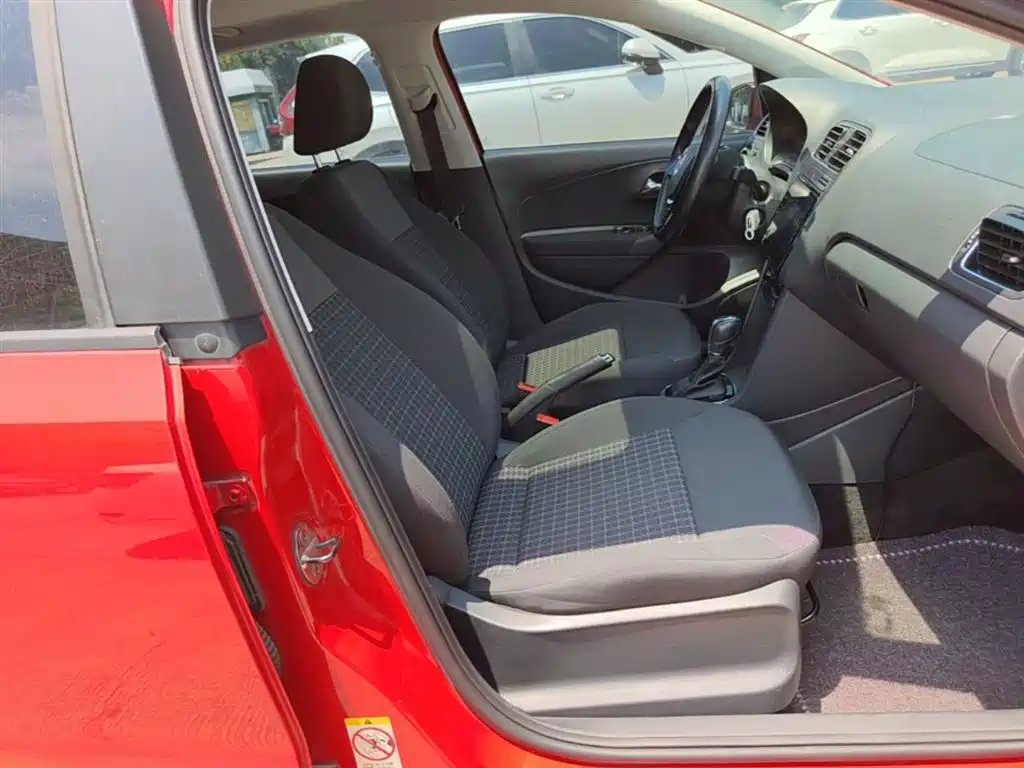 Volkswagen Polo 2016 1.6L Automatic Comfort фото 25