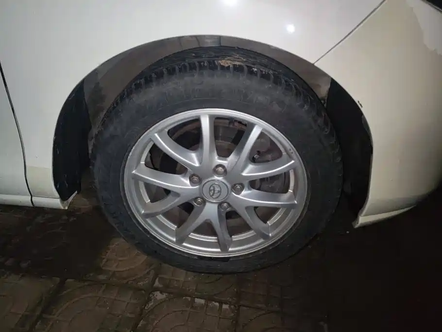 BYD M6 2015 2015 2.4L Automatic Luxury