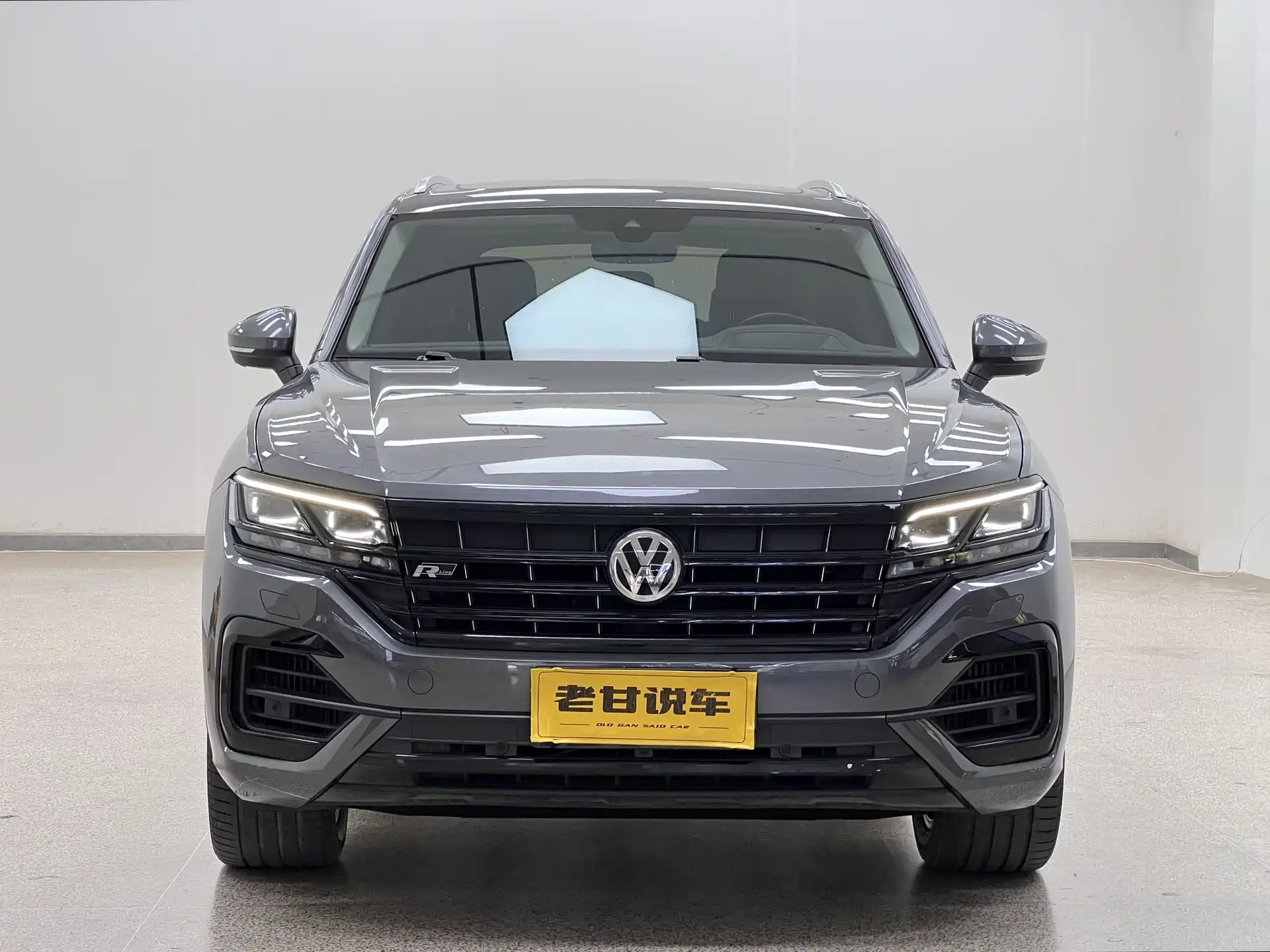 Фото 3 - Volkswagen Touareg