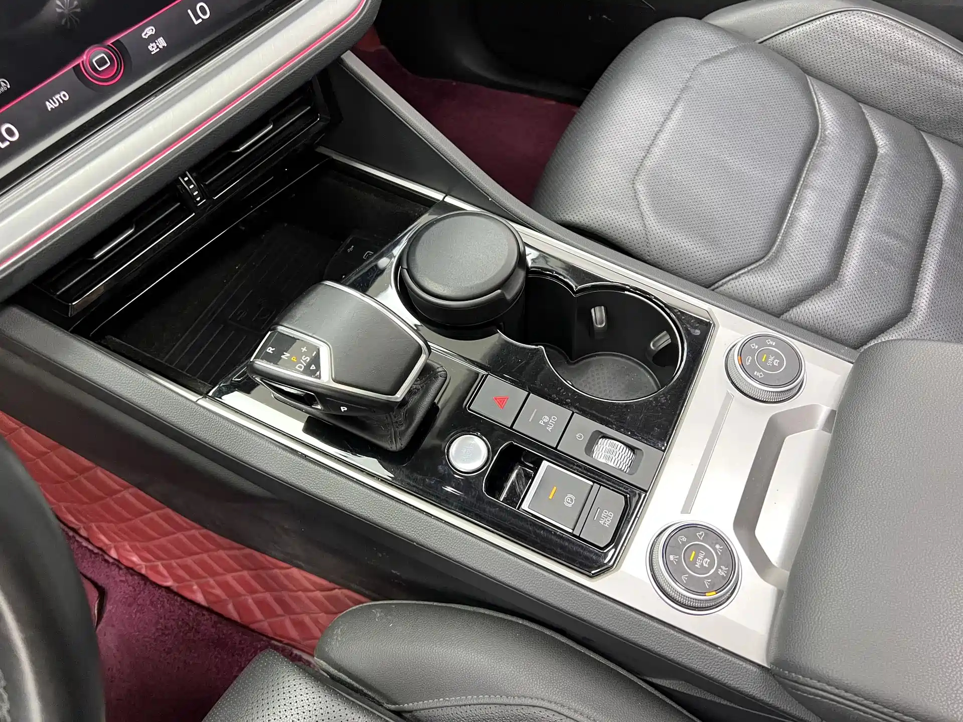 Фото 28 - Volkswagen Touareg