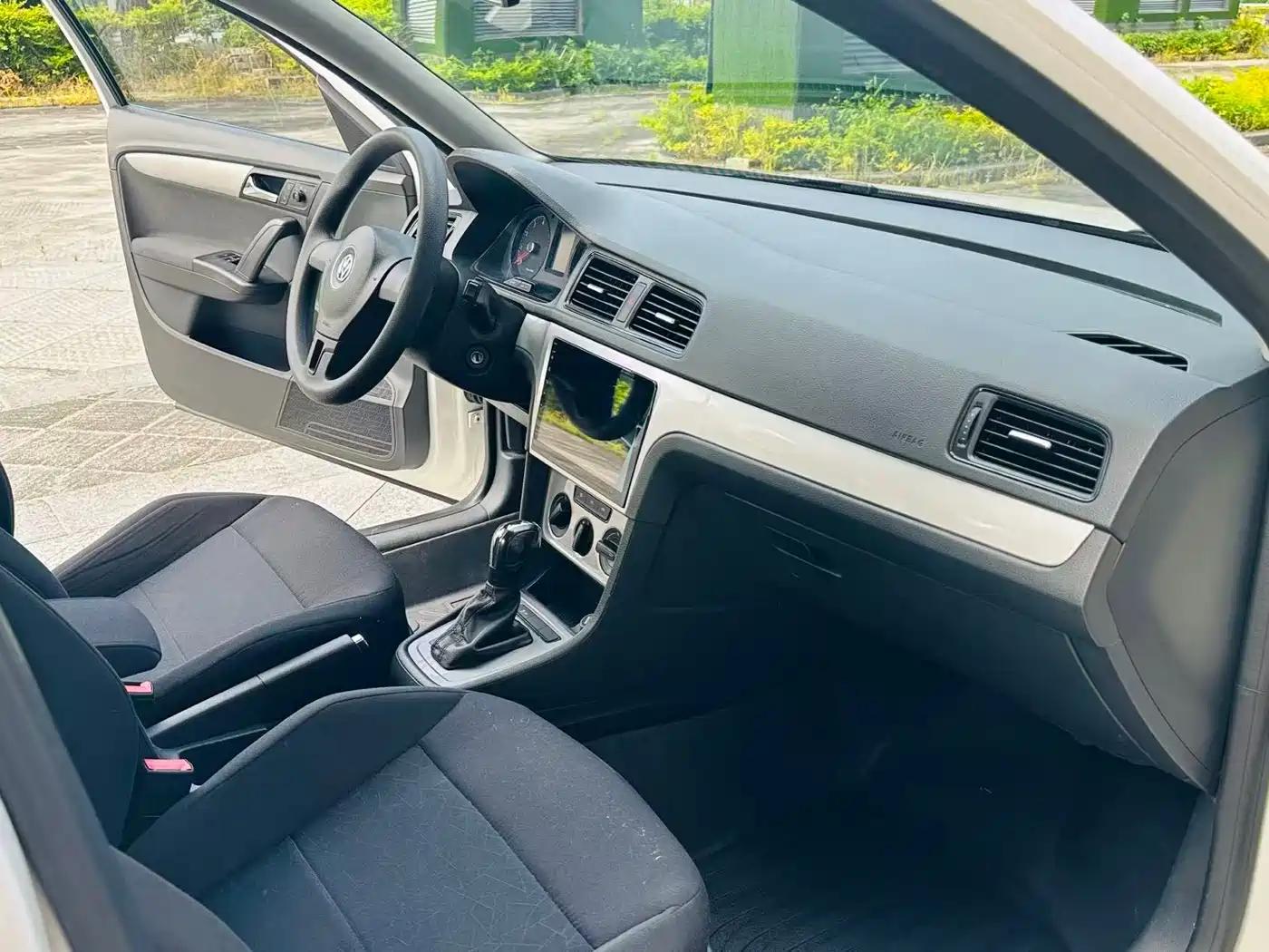 Volkswagen Lavida 2013 1.6L Automatic Trend Edition фото 13