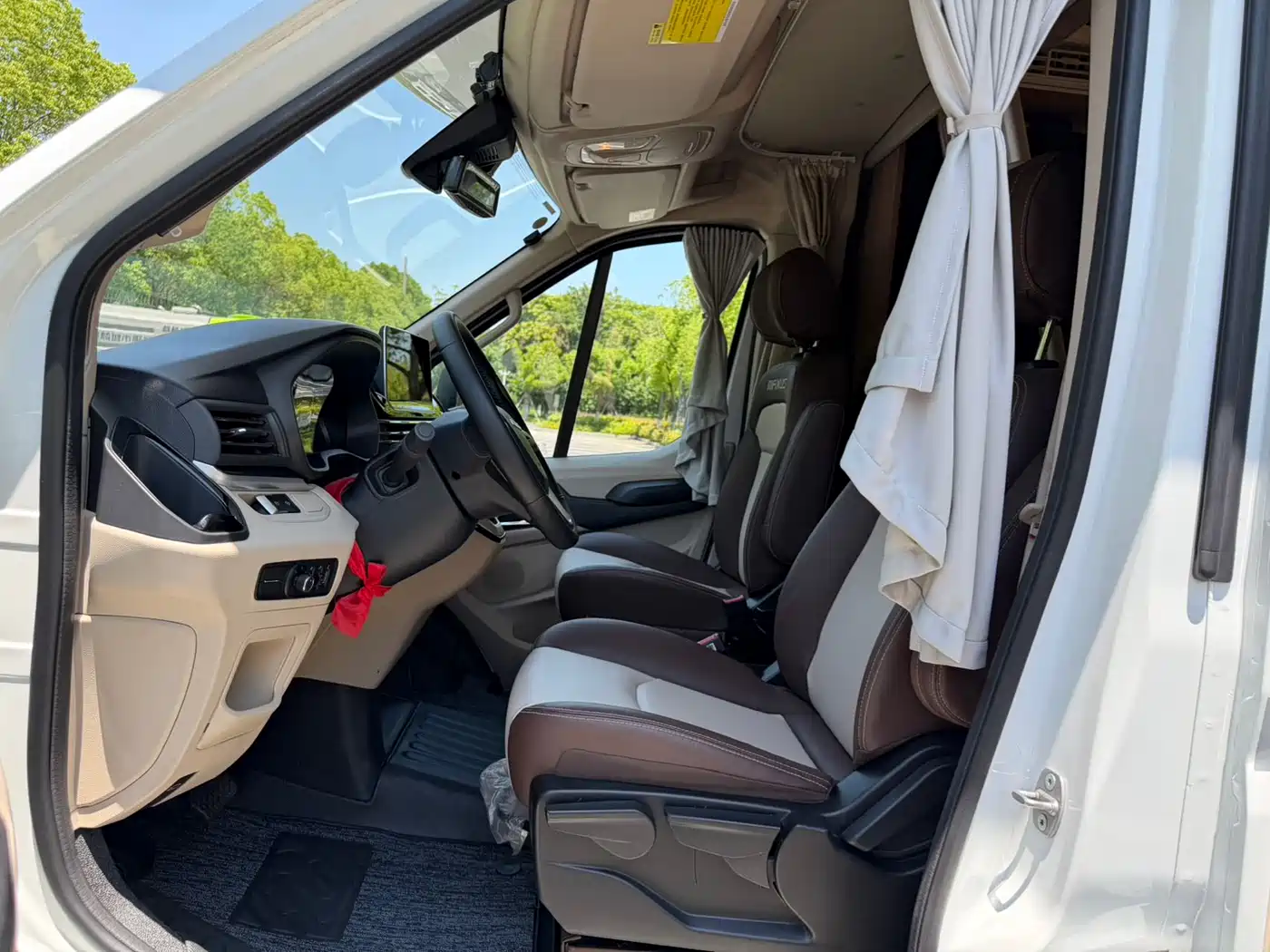 SAIC Maxus V100 RV 2022 Model 2.0T Life Home V100 Mountain Living Edition Longitudinal Bed фото 8