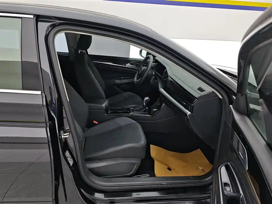 Volkswagen Passat 2025 Outstanding 280TSI Business Edition фото 8