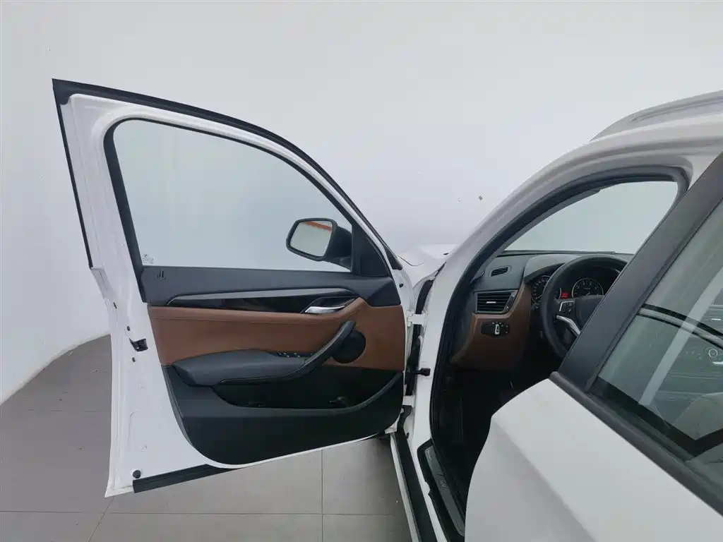 BMW X1 2013 xDrive20i X Design Package фото 8