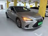 Photo 4 - Lexus ES