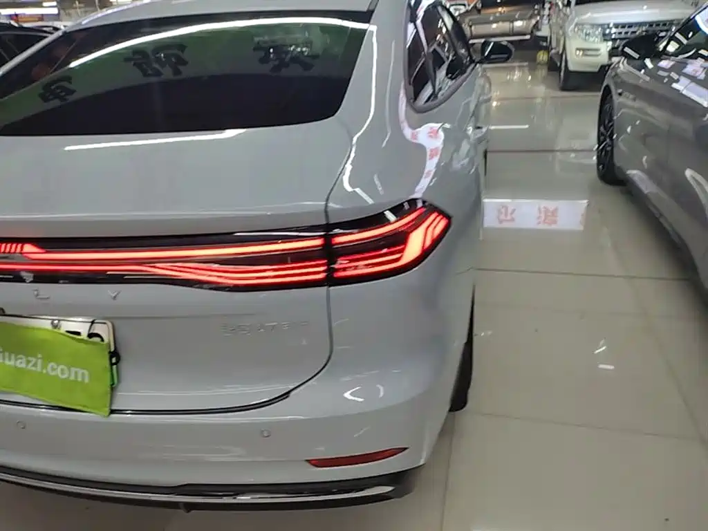 Geely Galaxy Galaxy A7 2025 EM-i 70km Luxury Edition фото 24