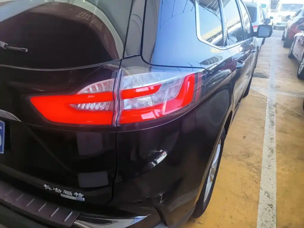 Фото 8 - Ford Edge