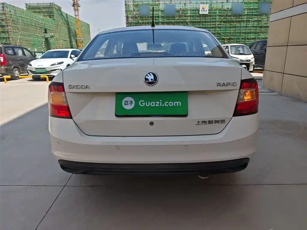 Škoda Rapid 2018 1.4L Manual Standard Edition фото 6