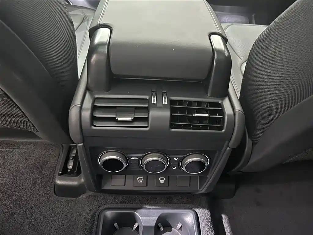 Land Rover Defender 2025 130 3.0T P400 7-Seater Luxury Edition фото 12