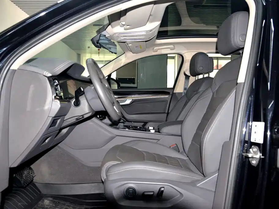 Фото 9 - Volkswagen Touareg