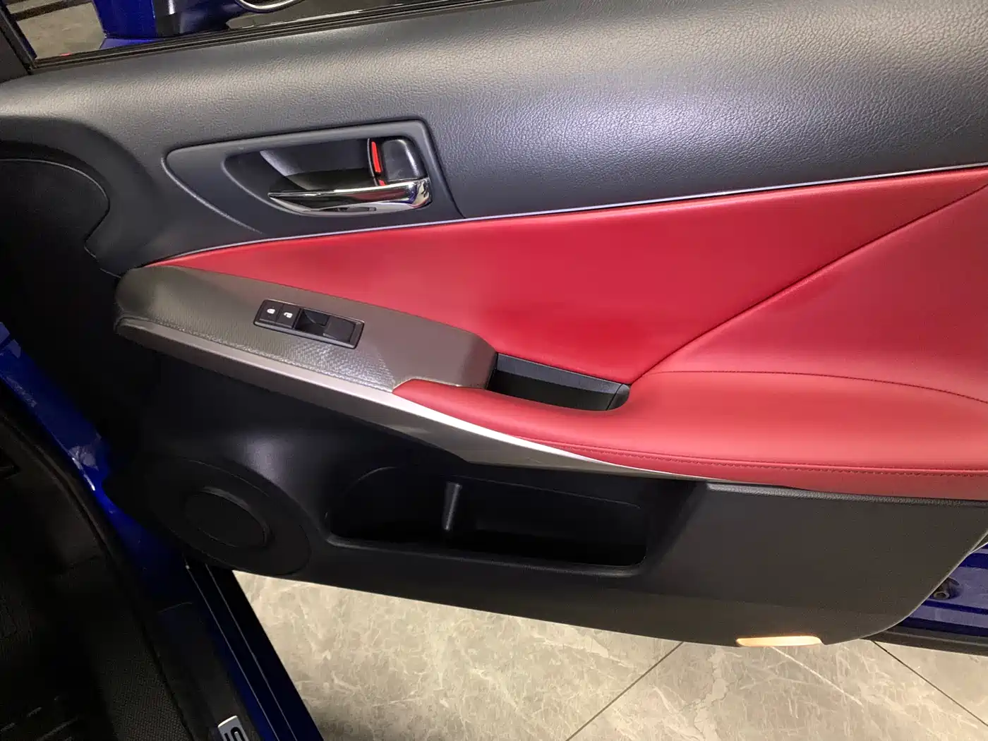 Lexus IS 2015 200t F SPORT фото 12