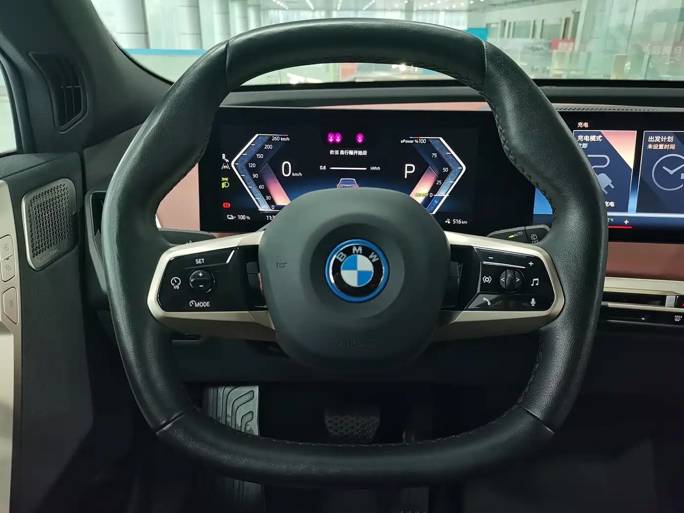 BMW iX M60 2022 M60 фото 15