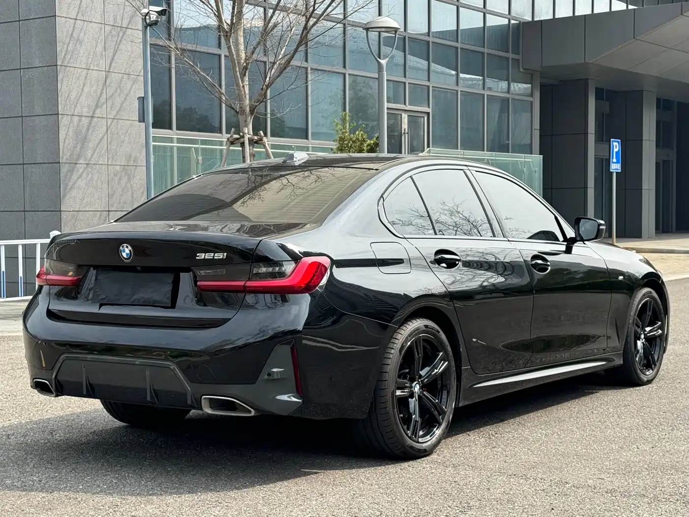 BMW 3 Series 2024 325i M Sport Package фото 14