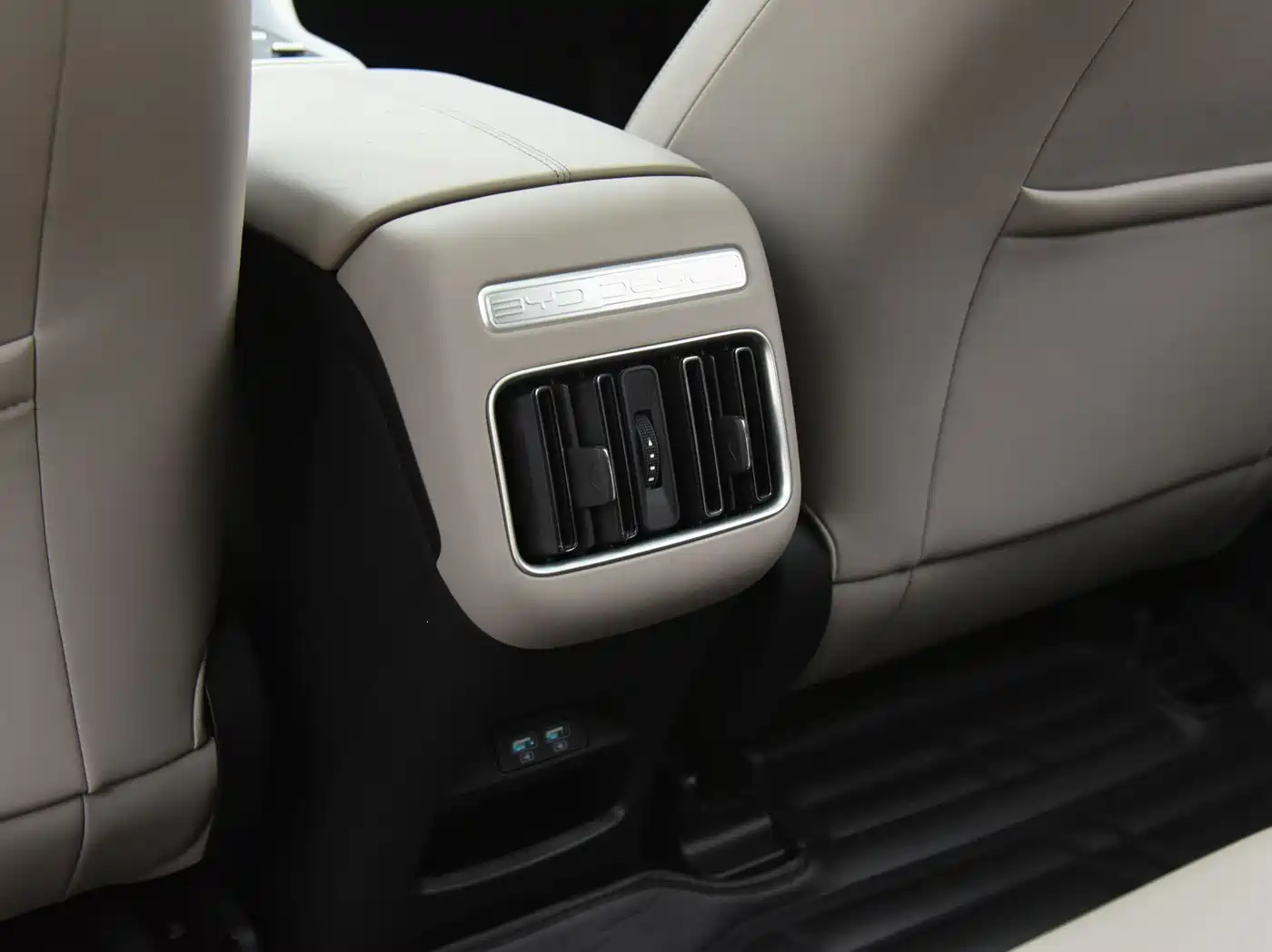 BYD Song Pro New Energy 2023 Champion Edition DM-i 71KM Leading Type фото 16