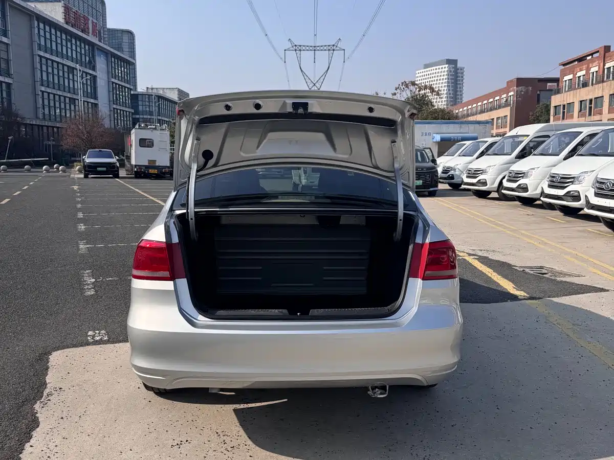 Volkswagen Santana 2013 1.6L Automatic Comfort Edition фото 15
