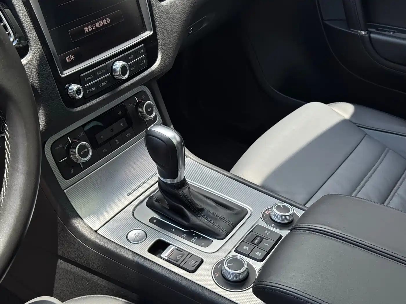 Volkswagen Touareg 2016 3.0TSI R-Line фото 7