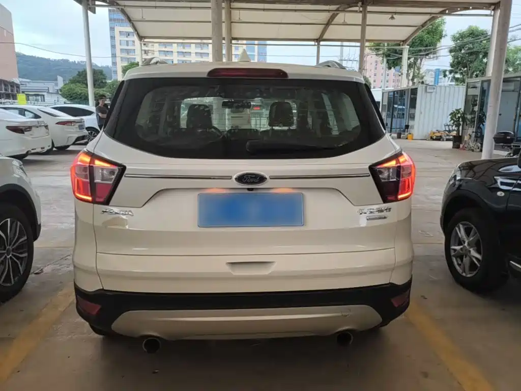 Фото 6 - Ford Kuga