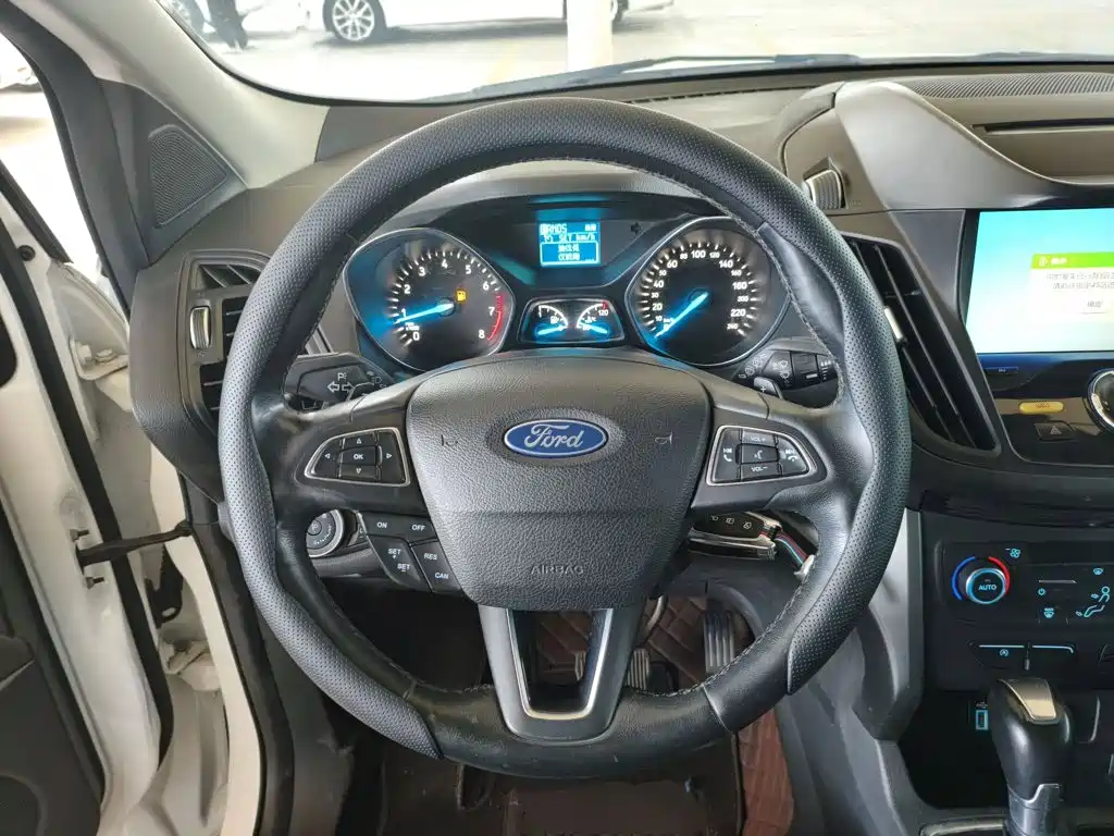 Фото 11 - Ford Kuga