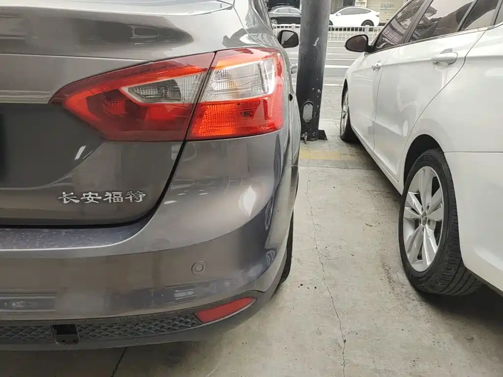Фото 8 - Ford Focus