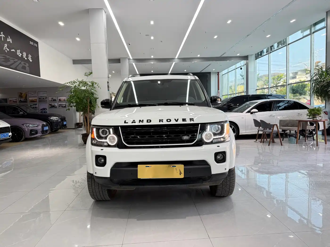 Land Rover Discovery 2014 3.0 SC V6 HSE Luxury фото 10