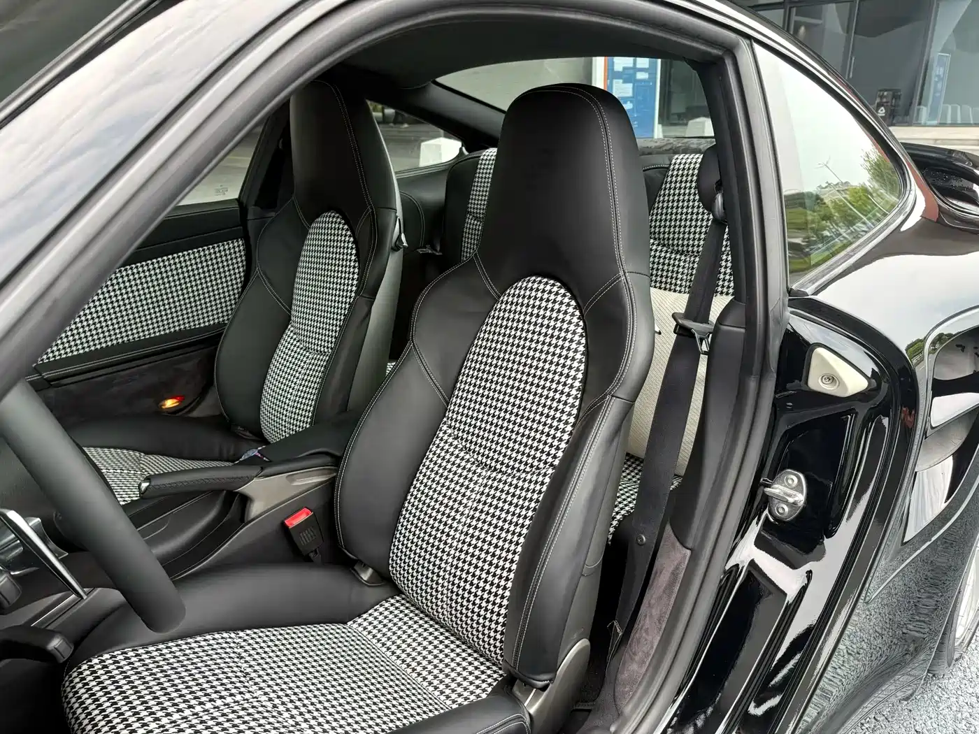 Porsche 911 2010 Turbo S 3.8T фото 9