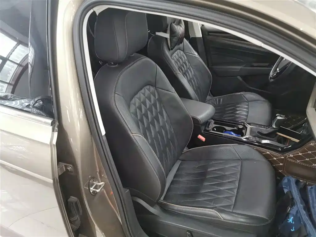 Volkswagen Passat 2019 Model 330TSI Luxury Edition China V фото 16