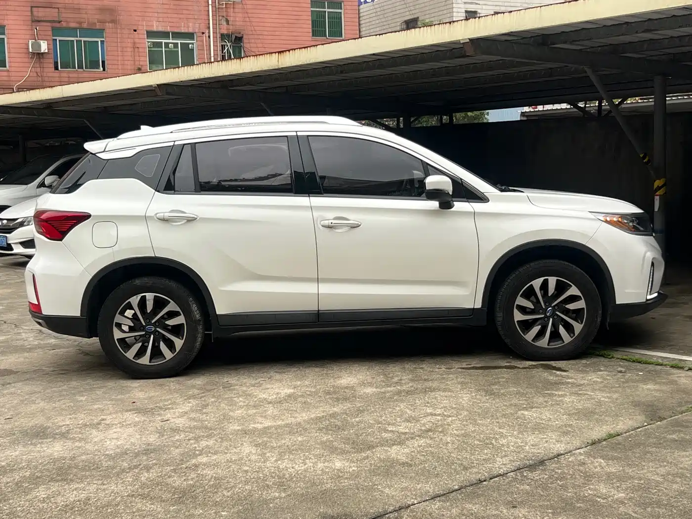 GAC Trumpchi Trumpchi GS4 2018 200T G-DCT 2WD Elite Edition фото 7