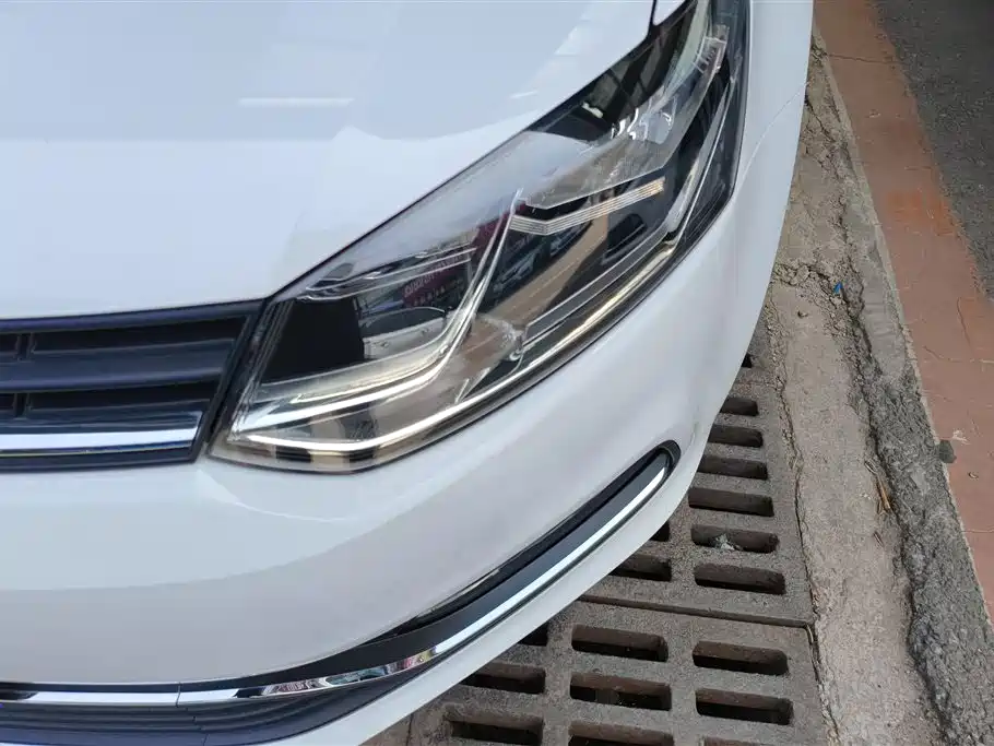 Volkswagen Polo 2016 1.6L Automatic Comfort фото 5