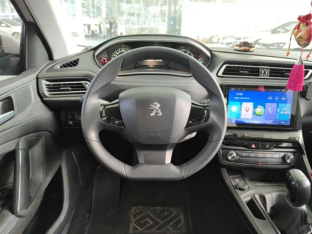 Peugeot 308 2016 1.6L Manual Fashion фото 11