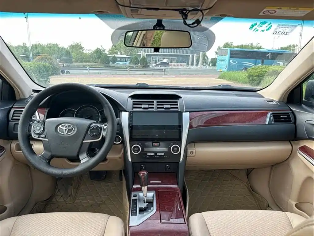 Toyota Camry 2012 2.5G Luxury Edition фото 9
