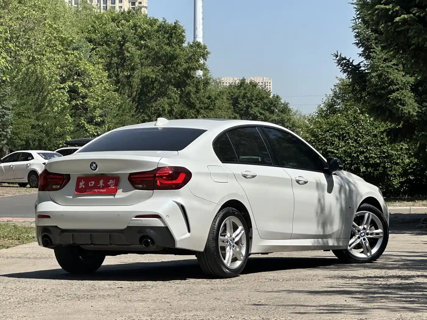BMW 1 Series 2023 120i M Sport Shadow Edition фото 7