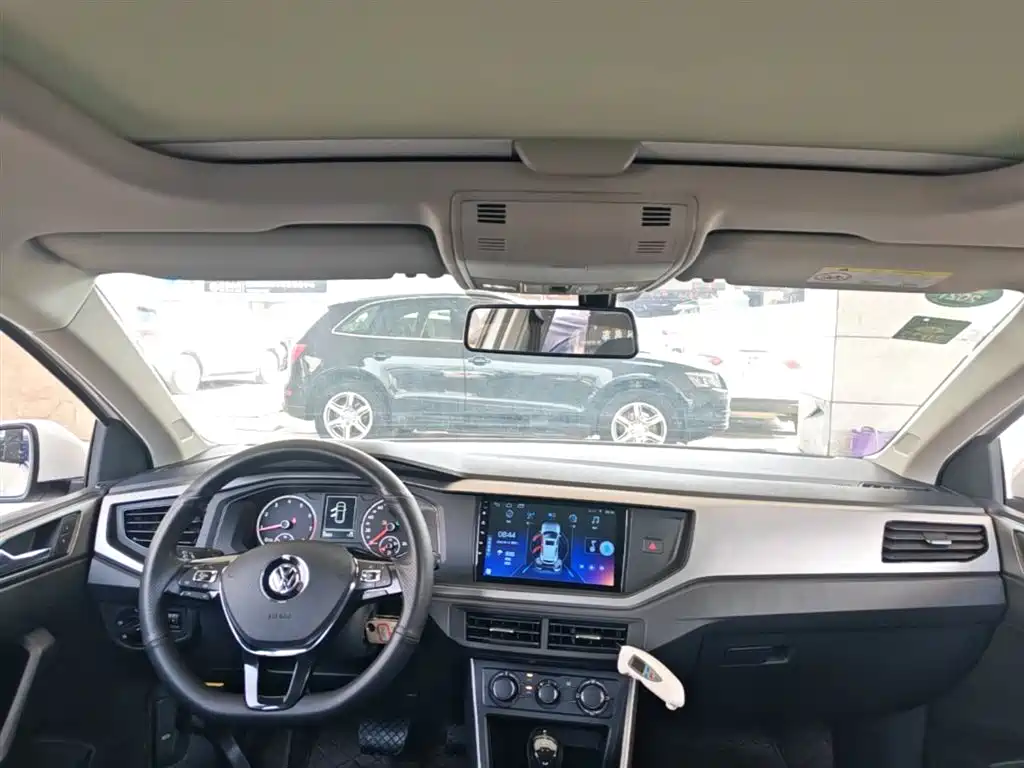 Volkswagen Polo 2019 Plus 1.5L Automatic Panorama Enjoyment Edition фото 10