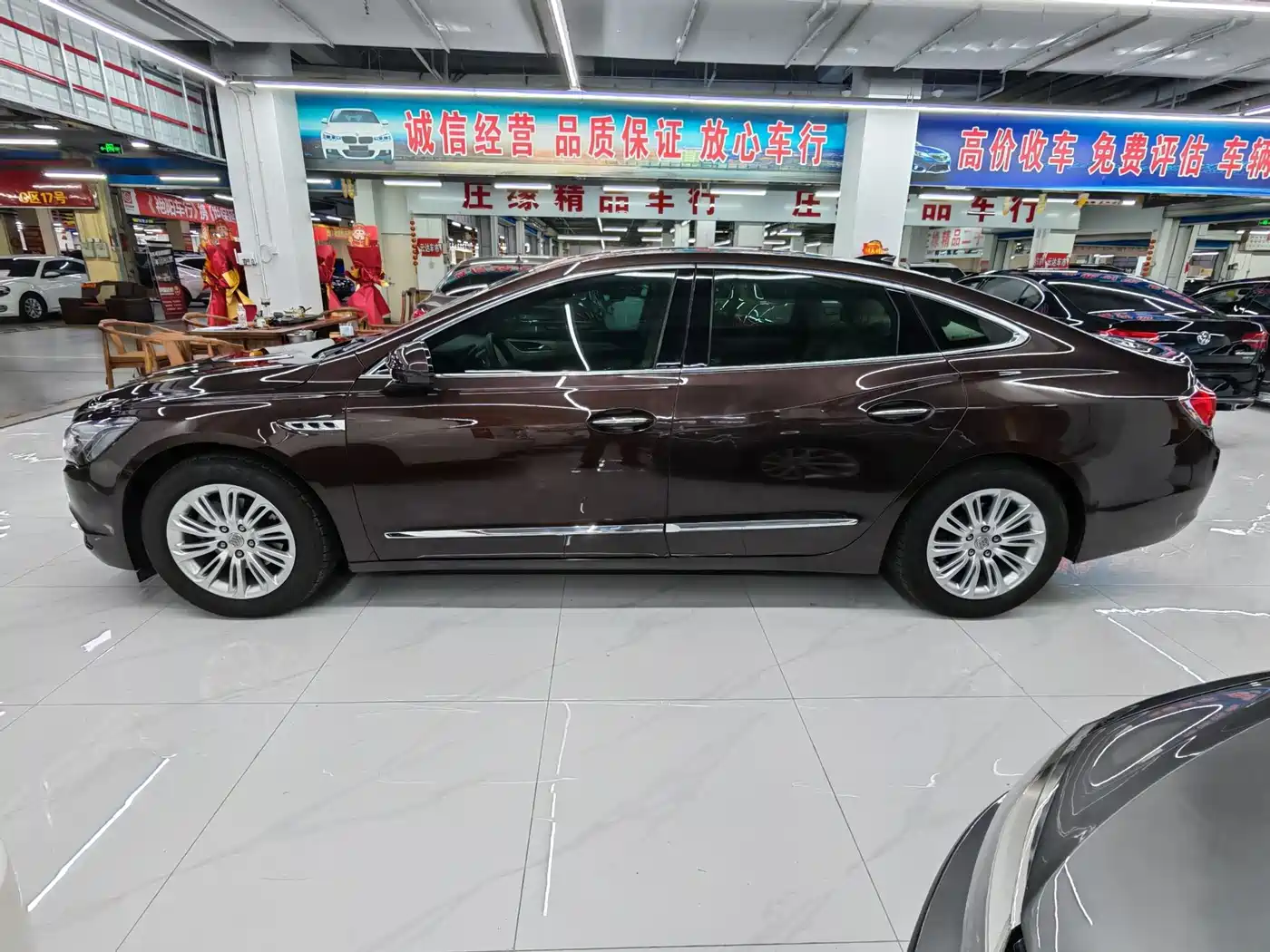 Photo 4 - Buick LaCrosse