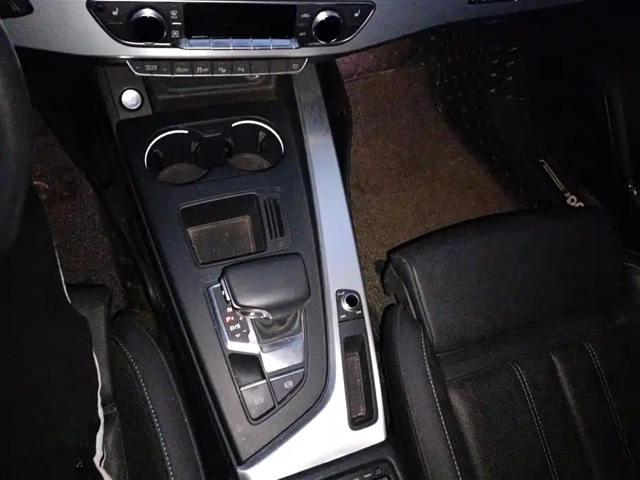 Audi A4L 2020 40 TFSI quattro Luxury Dynamic фото 16