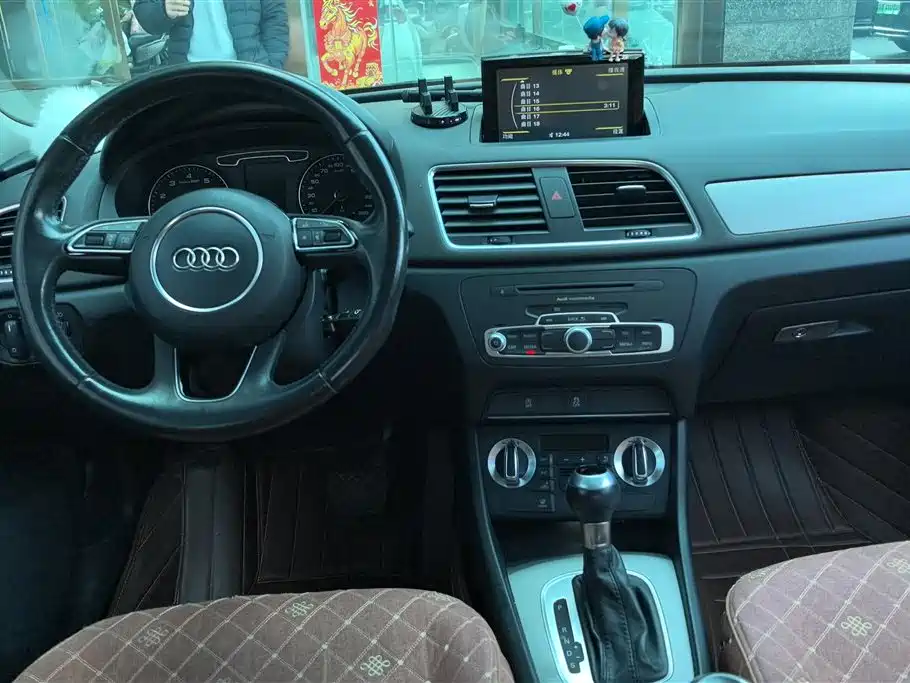 Audi Q3 2015 35 TFSI Millionth Anniversary Intelligent Leader фото 12