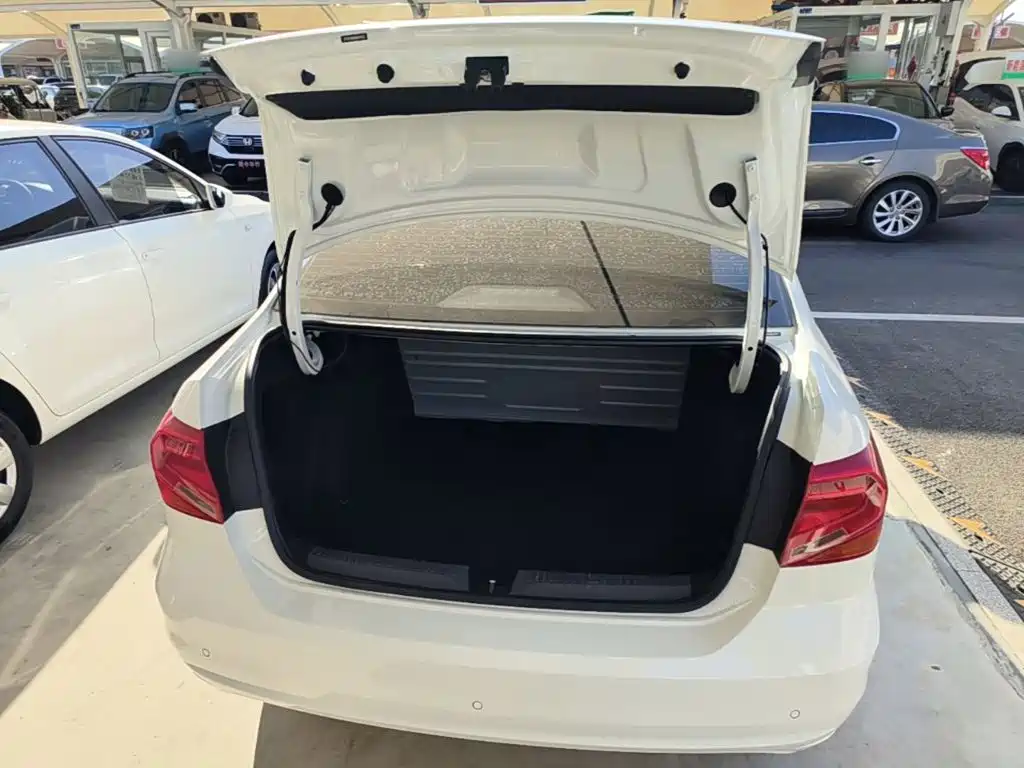 Photo 19 - Volkswagen Jetta