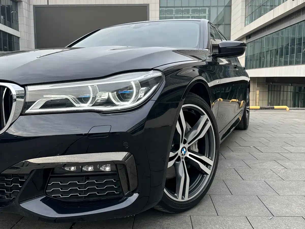 BMW 7 Series 2018 740Li xDrive Premium Type M Sport Package фото 9