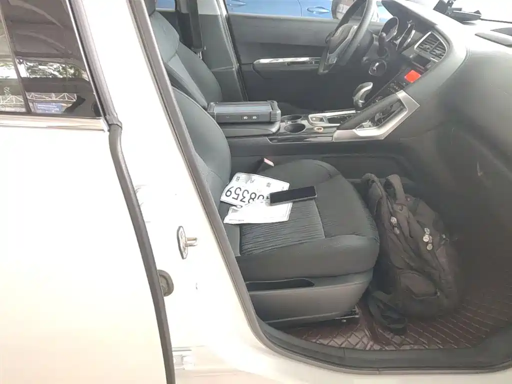 Peugeot 3008 2015 2.0L Automatic Classic Edition фото 25
