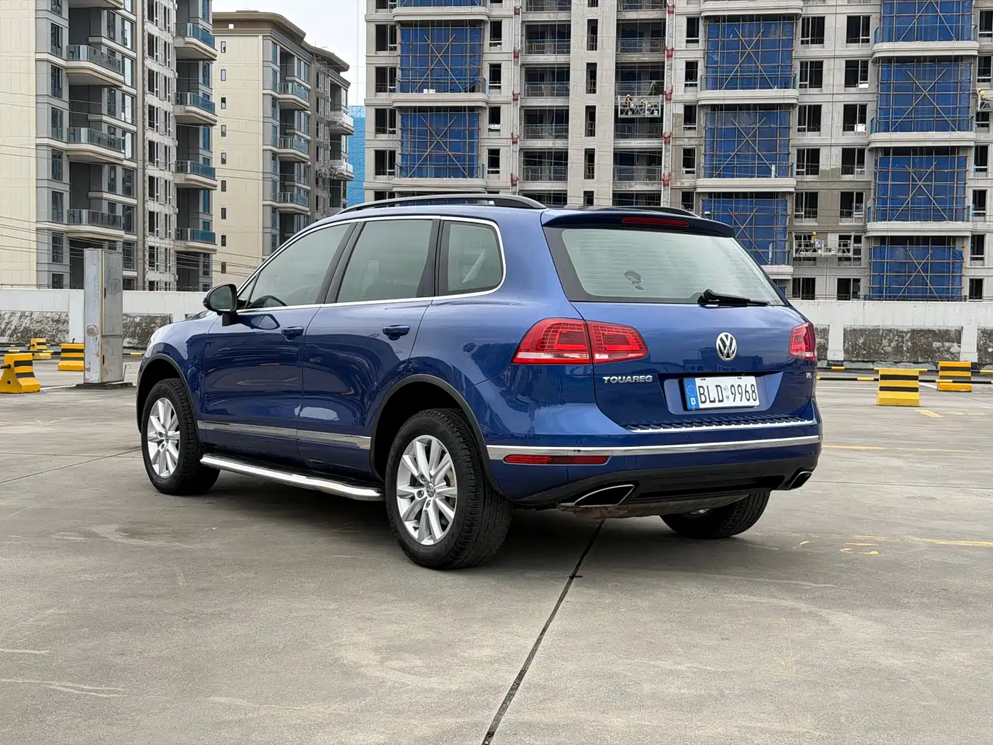 VOLKSWAGEN TOUAREG