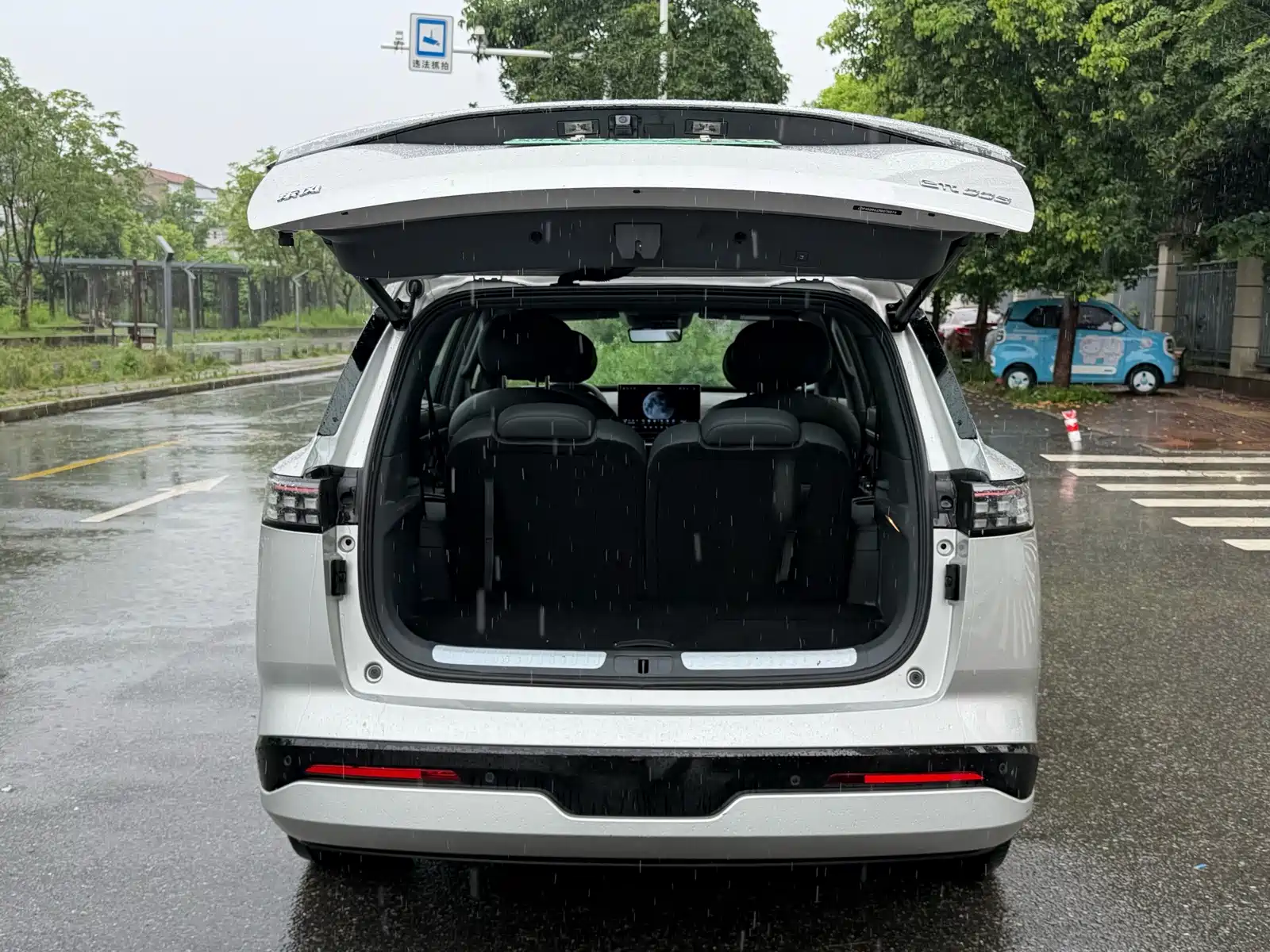 Photo 15 - Dongfeng Yipai eπ008