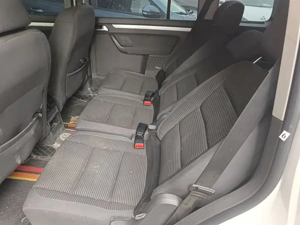 Volkswagen Touran 2013 1.4T Manual Trend 5-seater фото 17