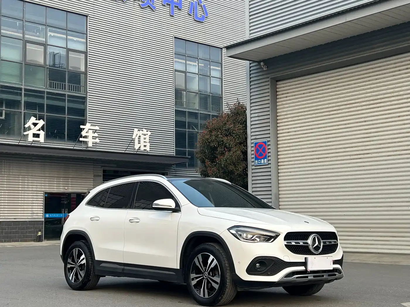 MERCEDES-BENZ GLA
