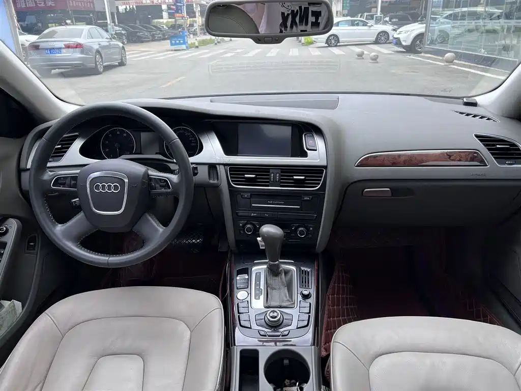 Audi A4L 2012 2.0 TFSI Automatic Technology фото 5
