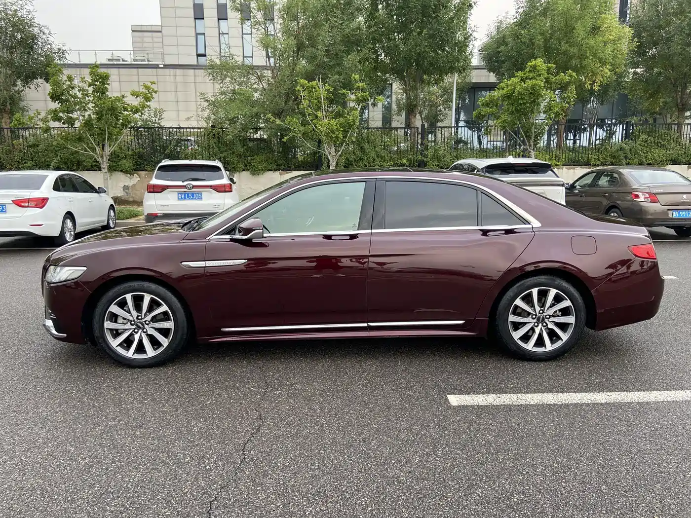 Photo 6 - Lincoln Continental