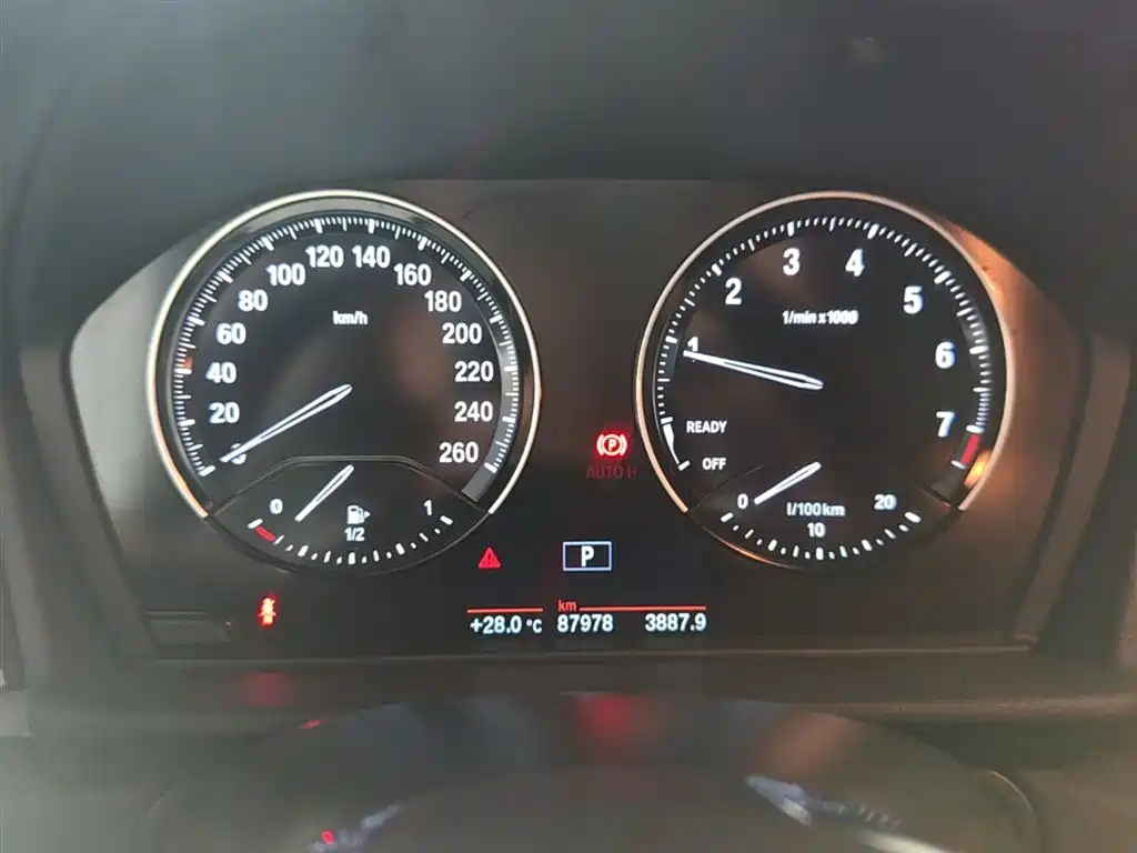 BMW 2 Series Touring 2018 218i Sport Line фото 12