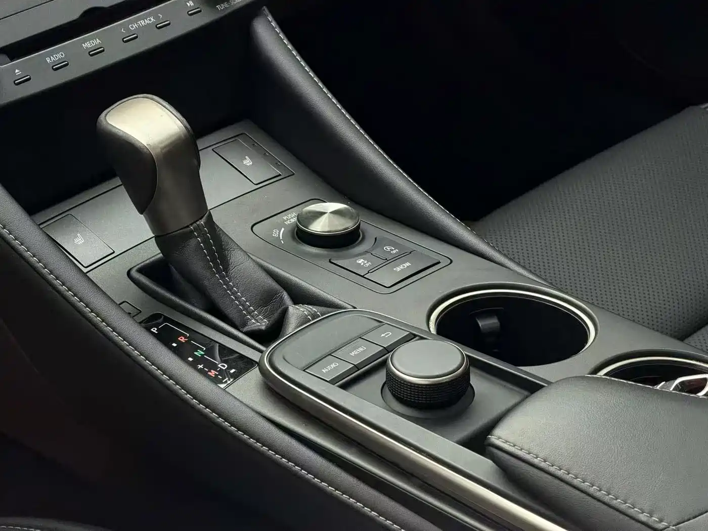 Photo 6 - Lexus RC
